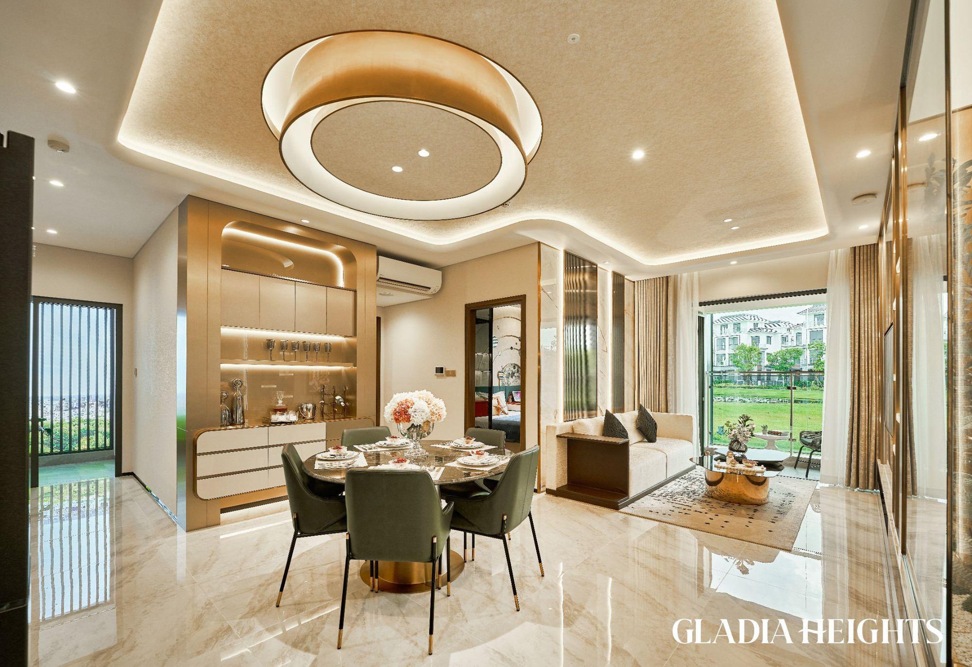 Không gian phòng khách, bếp căn hộ mẫu Gladia Heights với trần đèn tròn mạ vàng