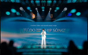 MC dẫn chương trình đêm nghệ thuật Tự do trong từng nhịp sóng của Masterise Homes tại Masteri Grand Coast